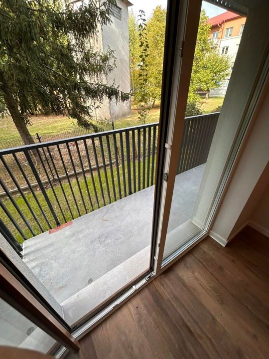 Balkon z widokiem na zieleń